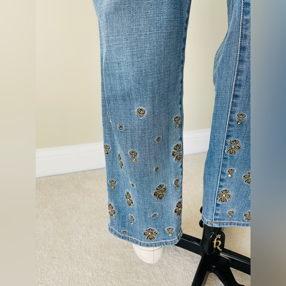 EUC Chico’s So Slimming Foulard Embroidered Girlfriend Ankle Jeans - Picture 9 of 10